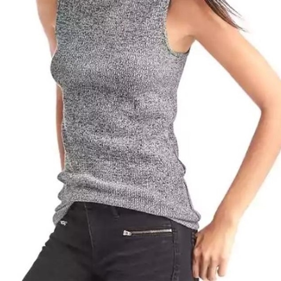 NWOT-GAP Heather Gray Ribbed Mock Neck Tank! - Picture 3 of 7